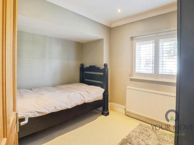 Oakhurst Rise, Carshalton SM5 1 bed in a house share to rent £950 pcm £219 pw