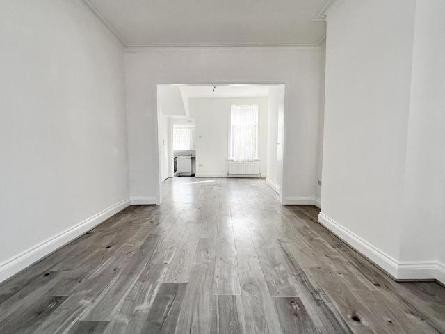 Oakhurst Road, Enfield, EN3 3 bed terraced house to rent £2,250 pcm £519 pw