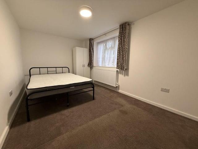 Oakington Avenue, Wembley HA9 1 bed in a house share to rent £975 pcm £225 pw