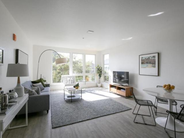 Oakland CA 94608 102303996