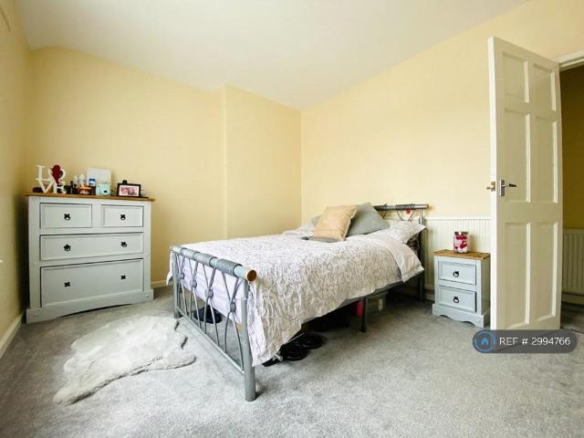 Oakland Terrace, Doncaster, DN12 2 bed terraced house to rent £750 pcm £173 pw