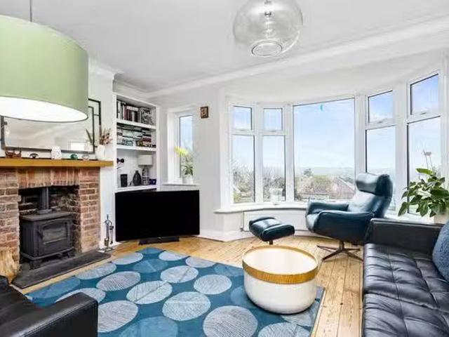 Oaklands Avenue