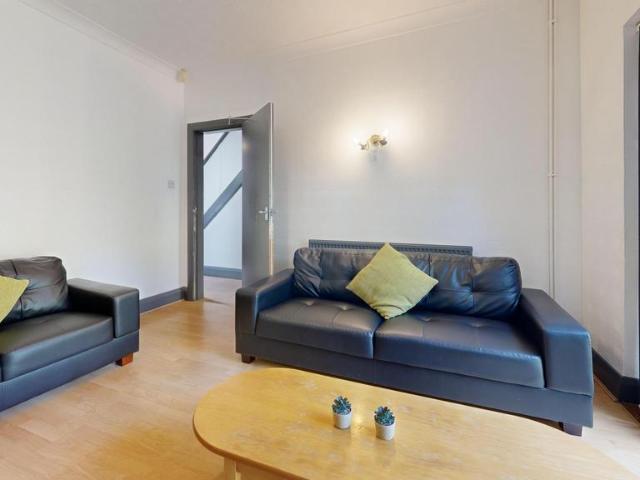 Oaklands Avenue, Loughborough LE11 4 bed house to rent £1,993 pcm £460 pw