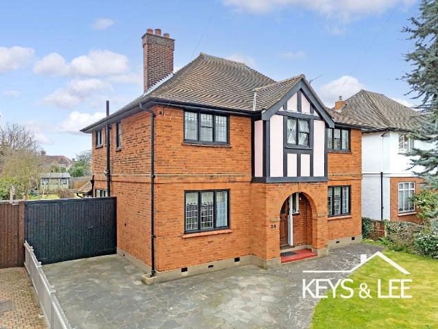 Oaklands Avenue, Romford RM1, 3 bed detached house to rent, £3,100 pcm | PrimeLocation
