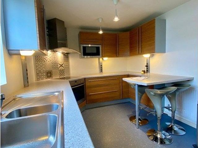 Oaklands Court, Chichester PO19, 3 bed flat to rent, £1,400 pcm | PrimeLocation