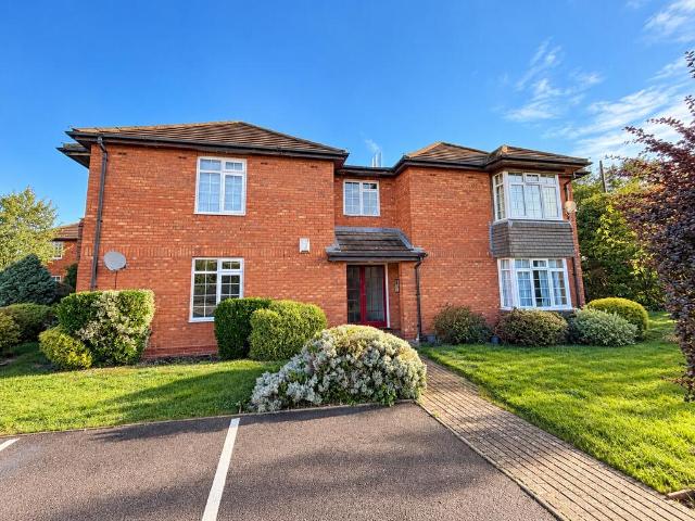 Oaklands Croft, Sutton Coldfield Studio to rent £795 pcm £183 pw