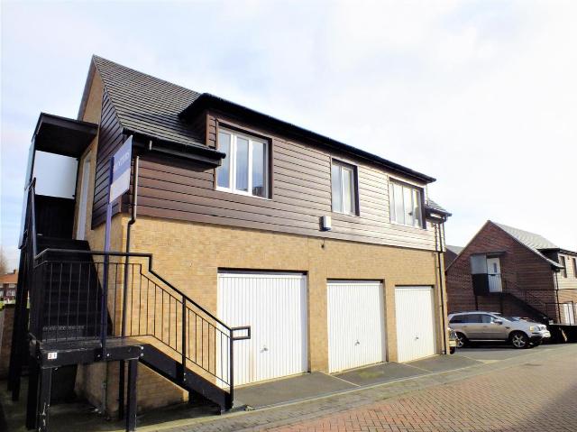 Oaklands Crescent, Leeds LS8, 2 bed flat to rent, £1,000 pcm | PrimeLocation