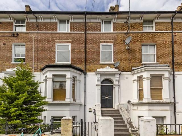 Oaklands Grove, London W12 2 bed flat to rent £2,400 pcm £554 pw