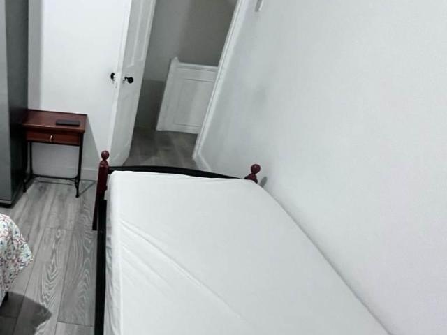 Oaklands Park Ave, London, IG1 1 bed in a house share to rent £550 pcm £127 pw