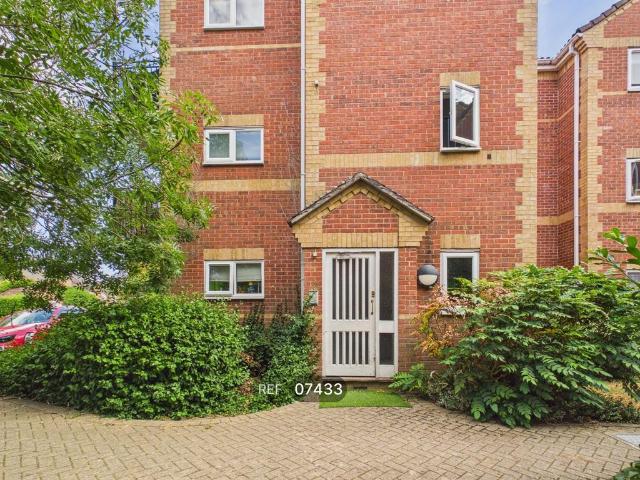 Oaklands, Peterborough, PE1 2QY 2 bed flat to rent £875 pcm £202 pw