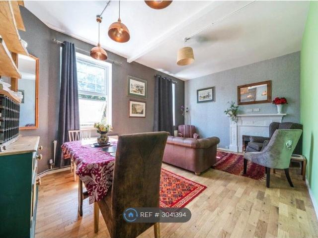 Oaklands Road, Bromley BR1, 3 bed flat to rent, £2,500 pcm | PrimeLocation