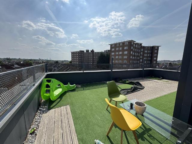 Oaklands Road, Cricklewood, London NW2 3 bed flat to rent £3,337 pcm £770 pw