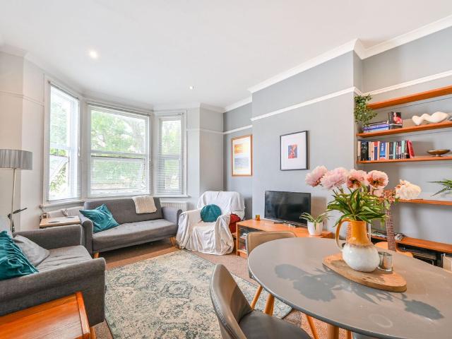 Oaklands Road, Cricklewood, London NW2, 2 bed flat to rent, £2,300 pcm | PrimeLocation