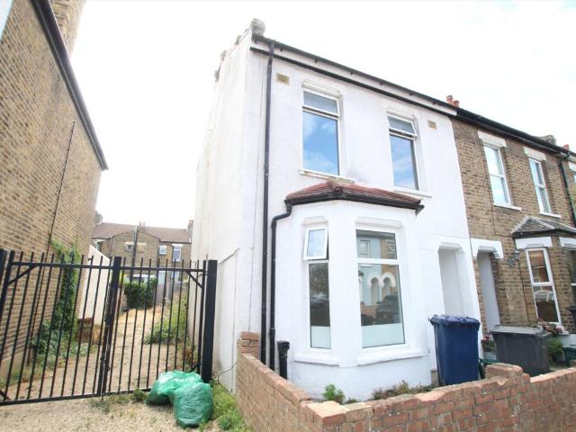 Oaklands Road, Hanwell W7, 4 bed property to rent, £3,400 pcm | PrimeLocation