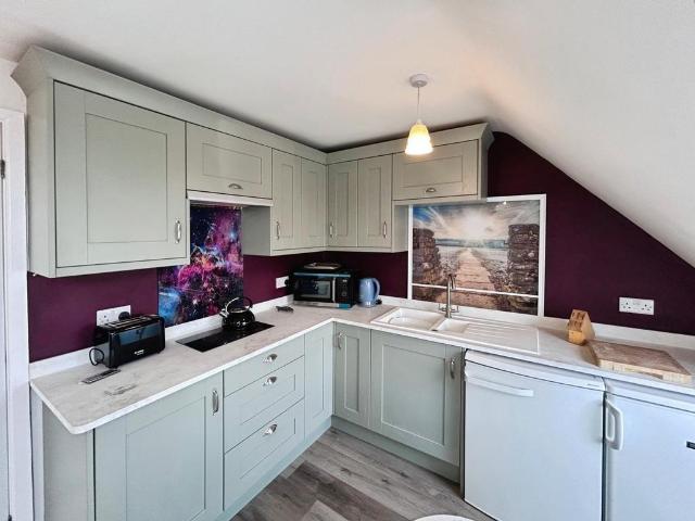 Oaklands Road, Havant, Hampshire, PO9 1 bed in a house share to rent £800 pcm £185 pw