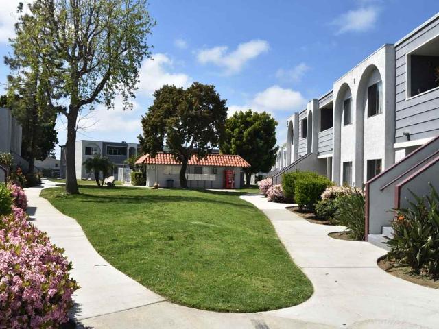 Oakleaf Apartments 1 Bedroom Apartment for Rent at 266 N El Camino Real, Oceanside, CA 92058 San Luis Rey