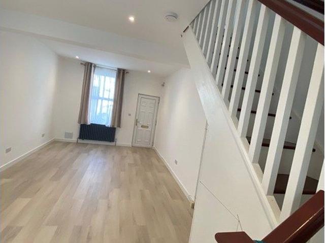 Oakleigh Avenue, Southend On Sea SS1, 2 bed terraced house to rent, £1,500 pcm | PrimeLocation
