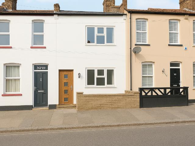 Oakleigh Avenue, Southend On Sea SS1, 2 bed terraced house to rent, £1,500 pcm | PrimeLocation