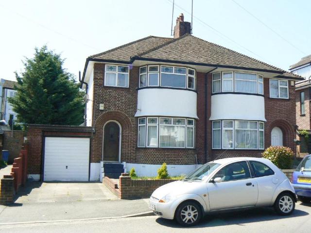 Oakleigh Gardens, Orpington BR6 3 bed semi detached house to rent £2,000 pcm £462 pw