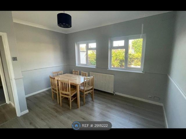 Oakleigh Park Drive, Leigh On Sea SS9, 2 bed flat to rent, £1,500 pcm | PrimeLocation