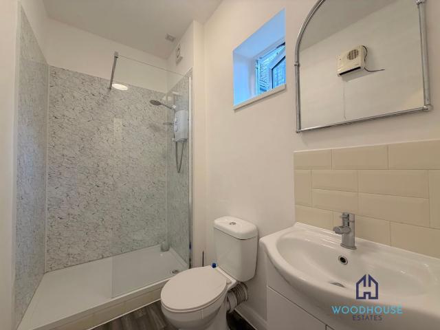 Oakleigh Road North, London N20, Studio to rent, £1,100 pcm | PrimeLocation