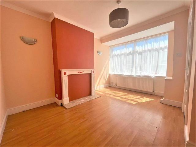 Oakleigh Road, Hillingdon, UB10