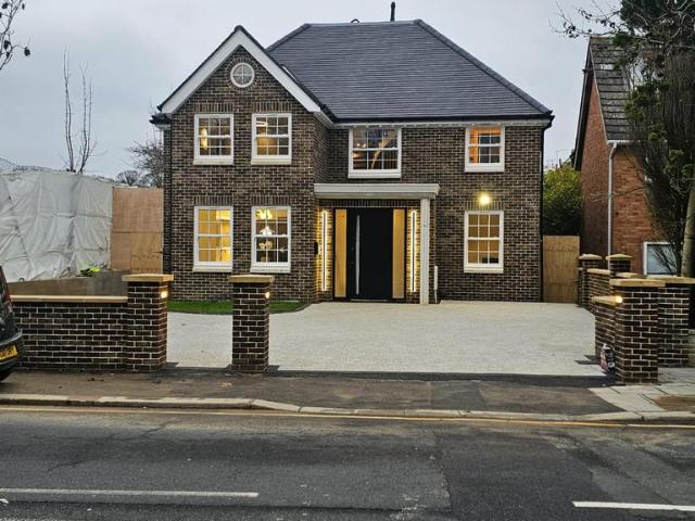 Oakleigh Road South, London N11 8 bed detached house to rent £6,500 pcm £1,500 pw