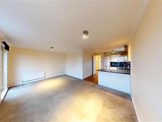 Oakleighs, High Road, Woodford Green. 2 bed apartment to rent £1,775 pcm £410 pw