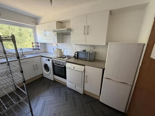 Oakley Close, Isleworth TW7, 1 bed flat to rent, £1,500 pcm | PrimeLocation