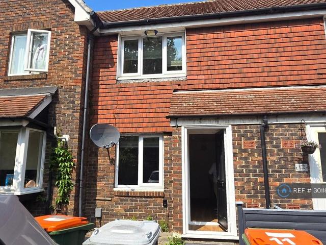 Oakley Close, London Beckton, E6 2 bed terraced house to rent £1,950 pcm £450 pw