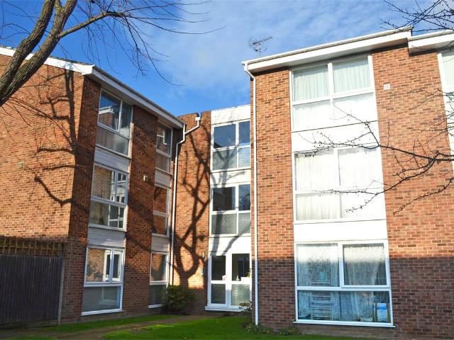 Oakley Close, Middlesex TW7, 2 bed flat to rent, £1,700 pcm | PrimeLocation