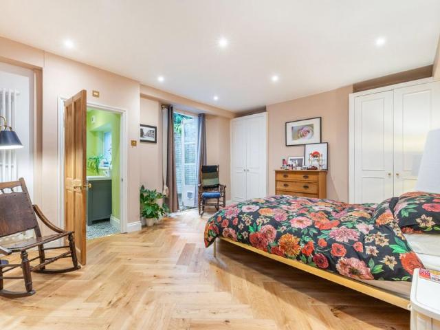 Oakley Square, Camden, London, NW1 1 bed terraced house to rent £2,600 pcm £600 pw