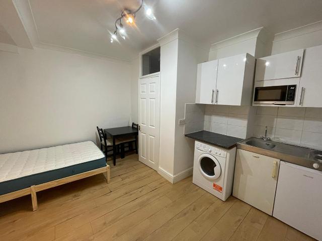 Oakley Square, London NW1, Studio to rent, £1,495 pcm | PrimeLocation