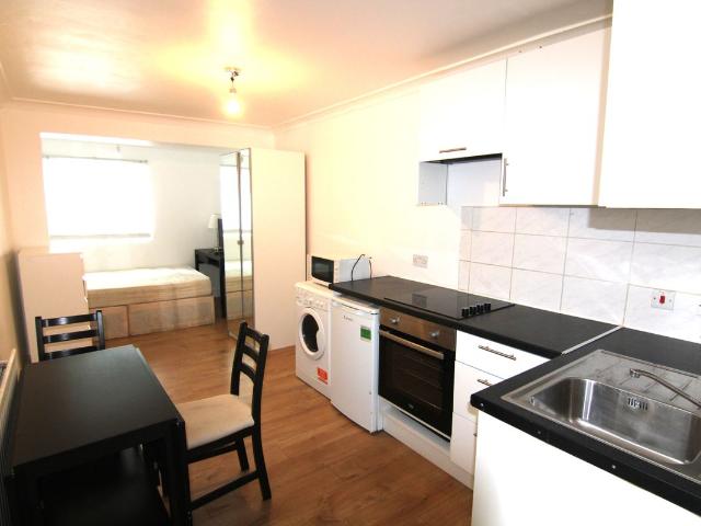 Oakley Square, London NW1, Studio to rent, £1,550 pcm | PrimeLocation