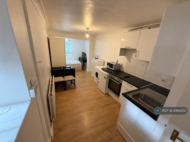 Oakley Square, London, NW1 Studio to rent £1,550 pcm £358 pw
