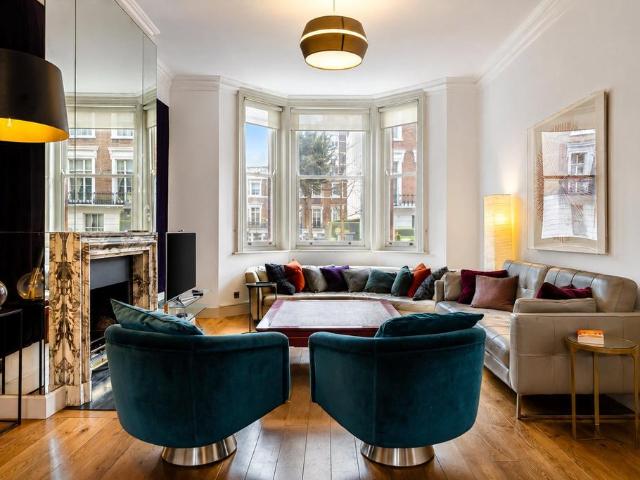 Oakley Street, London SW3 2 bed apartment to rent £6,500 pcm £1,500 pw