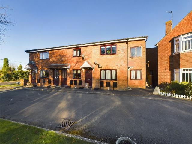 Oakley Road, Chinnor, Oxfordshire OX39, 2 bed flat to rent, £1,150 pcm | PrimeLocation