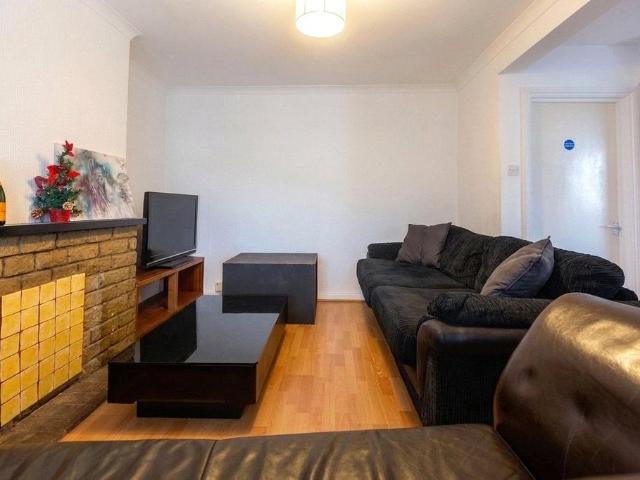 Oakley Road, Horfield, Bristol, BS7 5 bed semi detached house to rent £3,000 pcm £692 pw