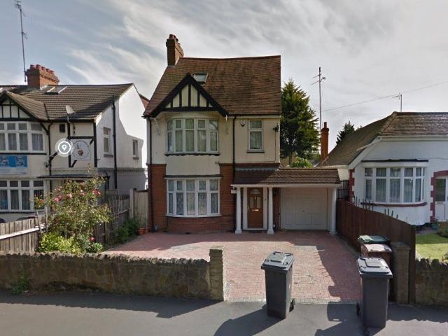 Oakley Road, Leagrave, Luton LU4, 4 bed property to rent, £2,300 pcm | PrimeLocation