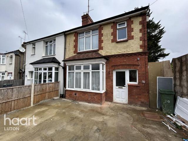 Oakley Road, LUTON 3 bed semi detached house to rent £1,900 pcm £438 pw