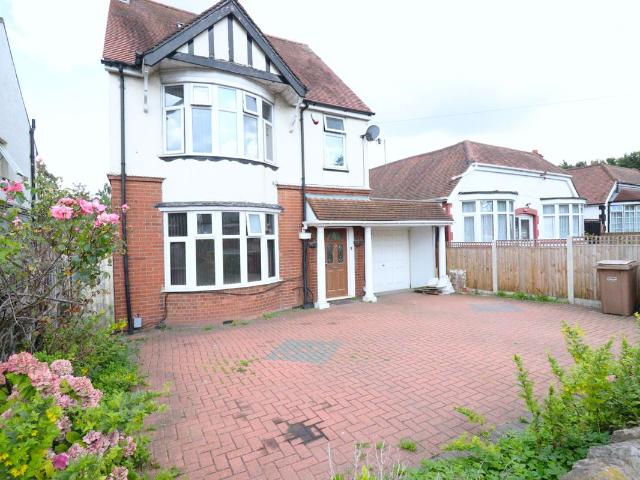 Oakley Road, Luton LU4, 4 bed detached house to rent, £2,200 pcm | PrimeLocation