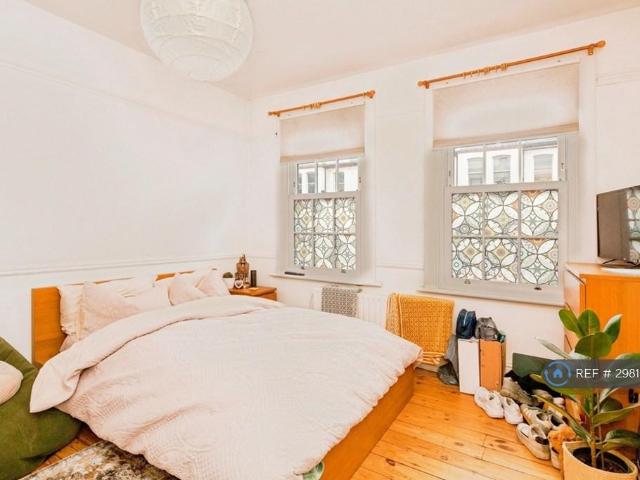 Oakmead Road, London, SW12 3 bed flat to rent £3,200 pcm £738 pw