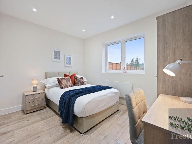Oakmere Avenue, Potters Bar, Hertfordshire EN6, Studio to rent, £1,100 pcm | PrimeLocation