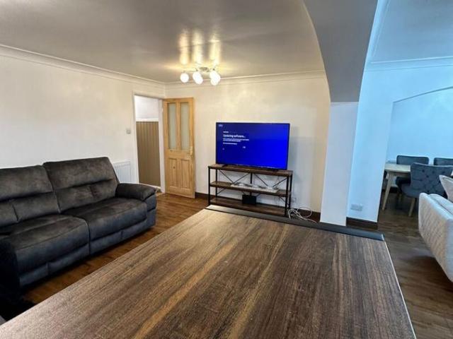 Oakridge Drive, Wilenhall WV12, 3 bed property to rent, £1,550 pcm | PrimeLocation