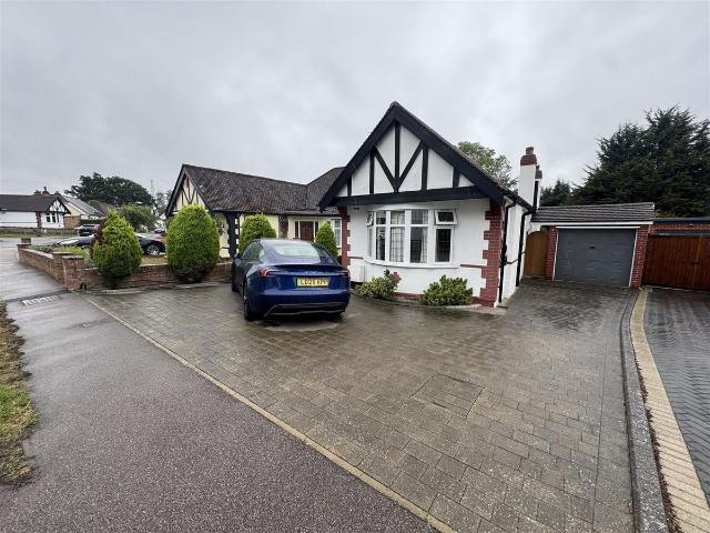 Oakroyd Close, Potters Bar EN6, 3 bed semi detached bungalow to rent, £2,900 pcm | PrimeLocation