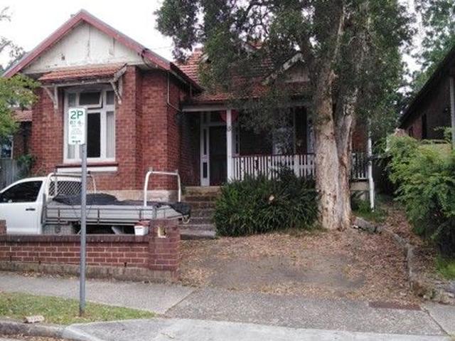 Oaks Ave Unrenovated home 454 sqm with 2 frontages: Oaks Ave and Ernest St