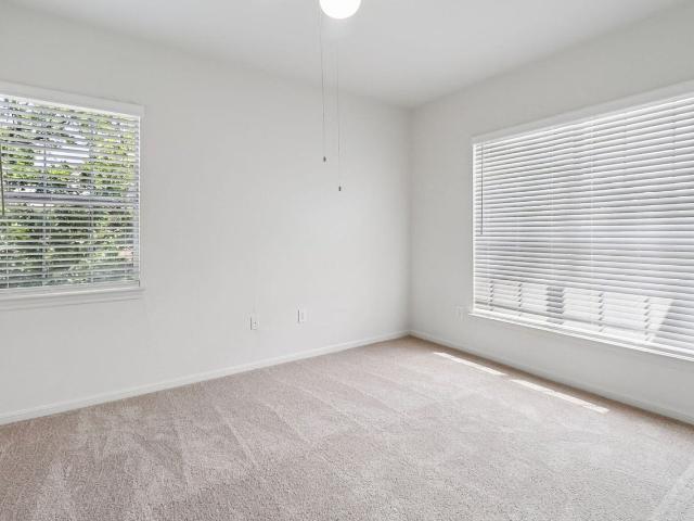 Oaks Hackberry Creek 1 Bedroom Apartment for Rent at 6901 State Highway 161, Irving, TX 75039