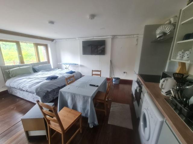 Oaks Road, Croydon CR0, 2 bed flat to rent, £1,100 pcm | PrimeLocation