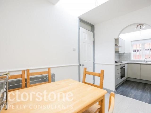 Oakshott Court, Polygon Road, Euston. 4 bed apartment to rent £4,900 pcm £1,131 pw