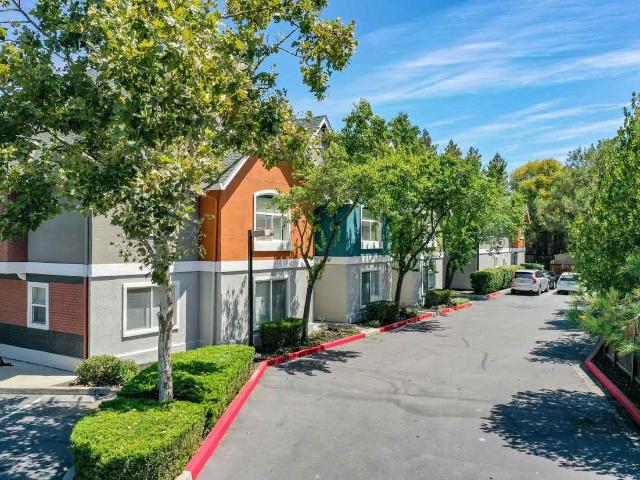 OAKSHADE COMMONS APARTMENTS 4 Bedroom Apartment for Rent at 2120 Cowell Blvd, Davis, CA 95618